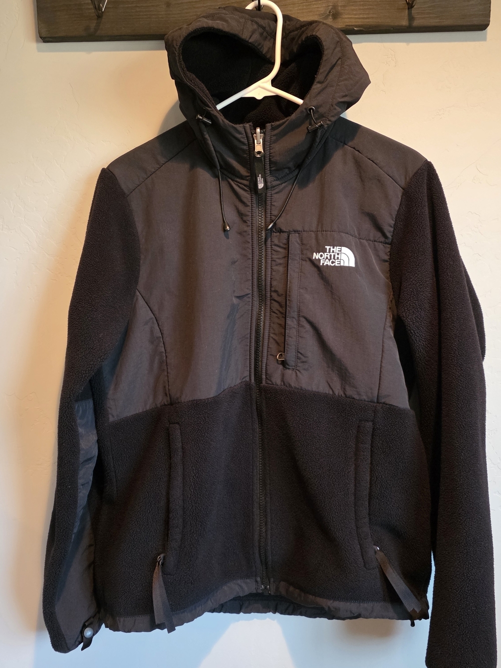 Women's M TNF Black Hooded Denali Fleece Full Zip Jacket with Chest Logo